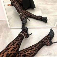 جوراب شلواری طرح دار fendi